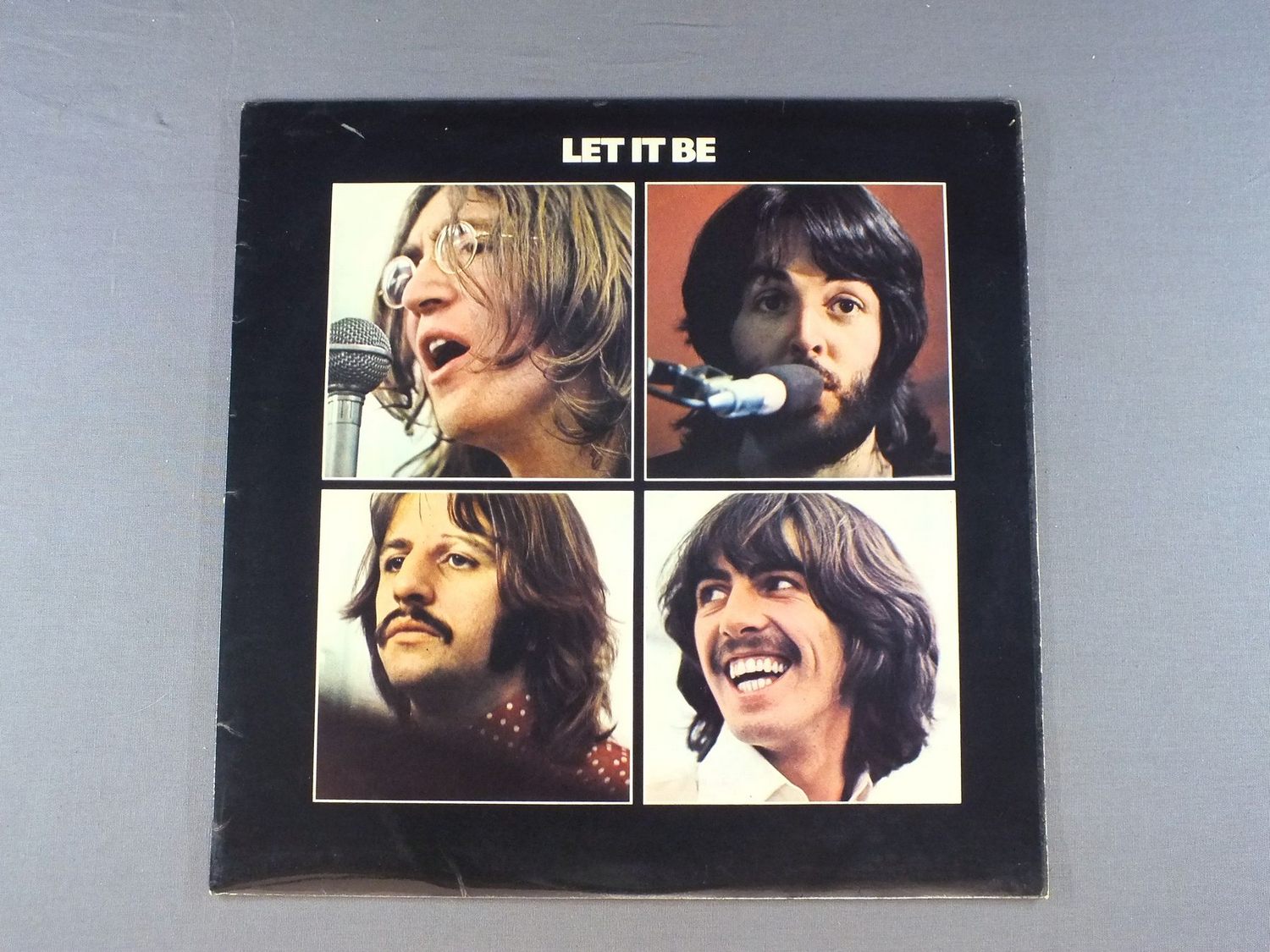 Лет ит би слушать. Битлз 1970 Let it be. Обложка альбома Битлз Let it be. The Beatles Let it be 1970 обложка. Битлз 1970 Let it be в студии.